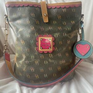 🖤🩷 Dooney & Bourke Monogram bucket Bag